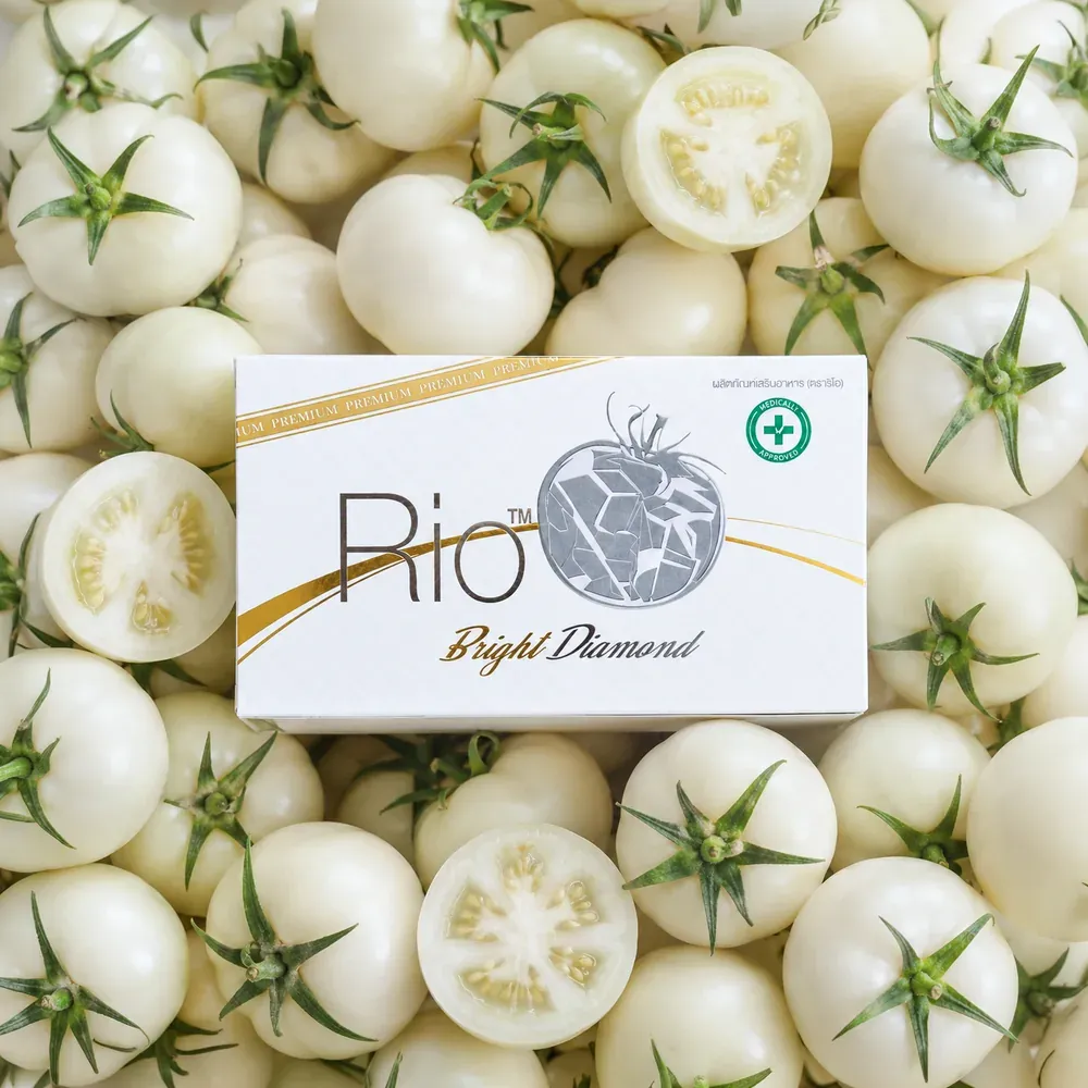 กล่องผลิตภัณฑ์เสริมอาหาร Rio Bright Diamond วางคู่กับมะเขือเทศ Crystal Tomato